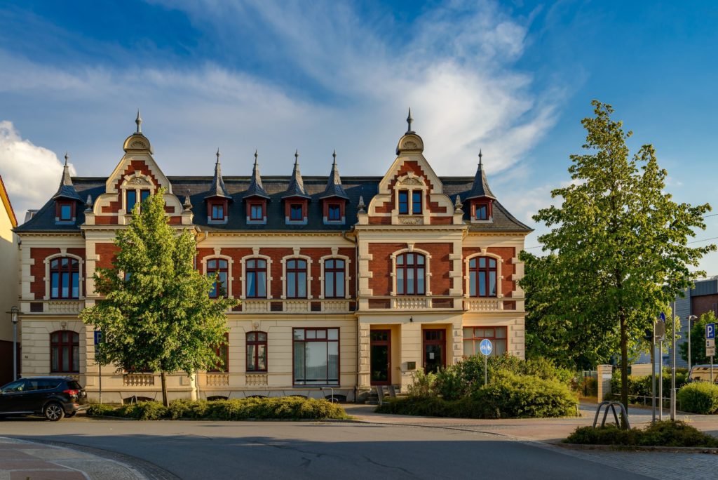 André Huskobla teilt mit seinen Kunden die Liebe zu Denkmalimmobilien, weshalb er sich auf deren energetische Sanierung spezialisiert hat.